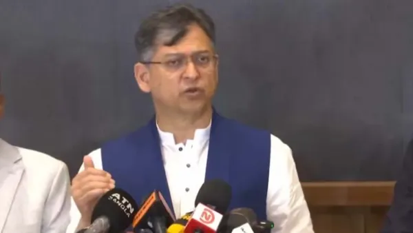 সংবিধানে ৭১ ও ২৪ কে এক পর্যায়ে আনা সমুচিত নয়: সালাহউদ্দিন আহমেদ