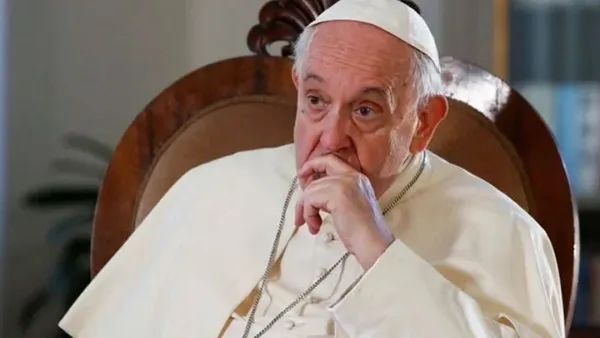 আজ জনসমক্ষে আসতে পারেন পোপ