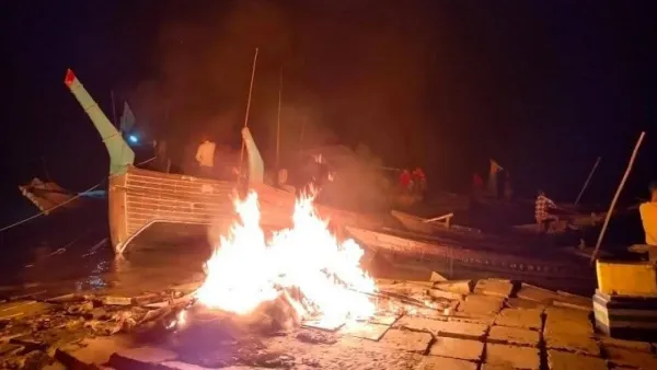 নিষেধাজ্ঞা অমান্য করে মাছ শিকারে গিয়ে ১৪ জেলে আটক 