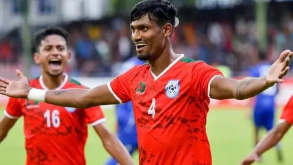 ইনজুরির শিকার হয়ে মাঠ ছাড়লেন তপু