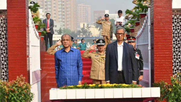 পুলিশ স্মৃতিসৌধে স্বরাষ্ট্র উপদেষ্টা, আইজিপি ও ডিএমপি কমিশনারের শ্রদ্ধা