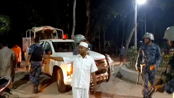 অটোরিকশা স্ট্যান্ড দখল নিয়ে ২ গ্রুপের সংঘর্ষ, আহত ৫