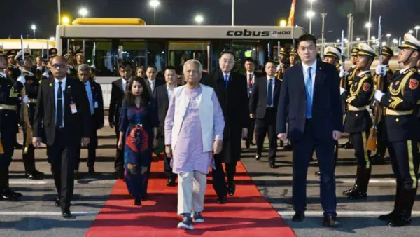 চীন থেকে দেশে ফিরছেন প্রধান উপদেষ্টা 