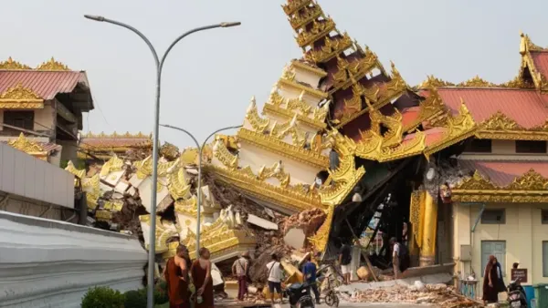 মিয়ানমারে ভূমিকম্পের ৬০ ঘণ্টা পর ৪ জনকে জীবিত উদ্ধার