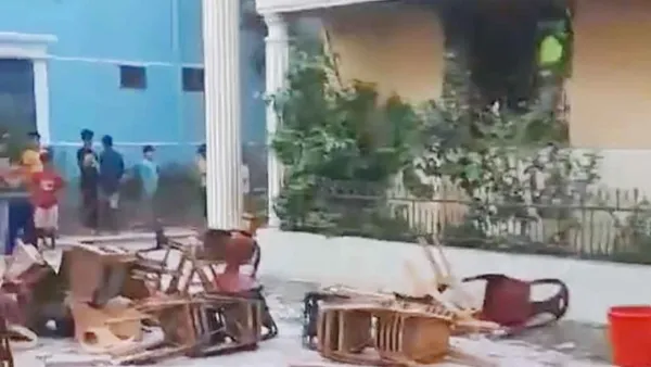 সাবেক রেলমন্ত্রী মুজিবুল হকের বাড়িতে ভাঙচুর-আগুন