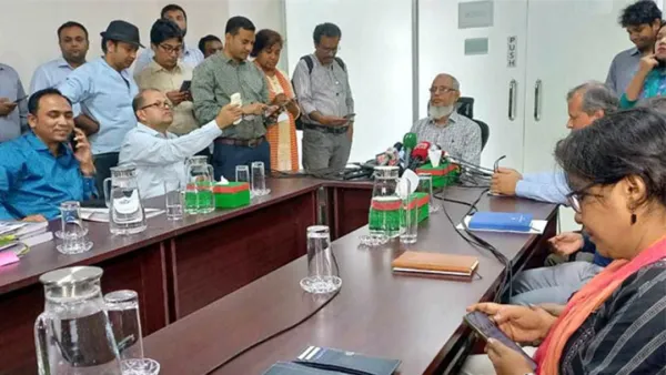 নির্বাচনী প্রচারণায় পোস্টারের ব্যবহার না রাখার পরিকল্পনা