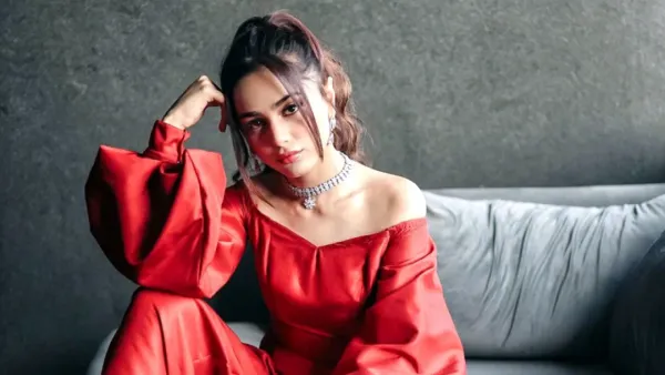 ঢাকায় আসছেন পাকিস্তানি গায়িকা