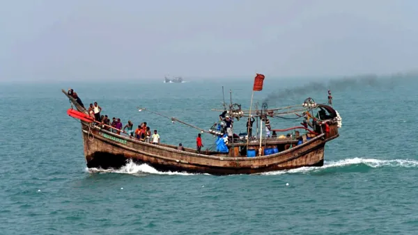 ১১ বাংলাদেশিকে ধরে নিয়ে গেছে আরাকান আর্মি