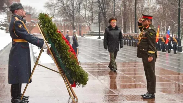 রাশিয়ান শহীদ সেনাদের স্মৃতির প্রতি বাংলাদেশ সেনাপ্রধানের শ্রদ্ধা