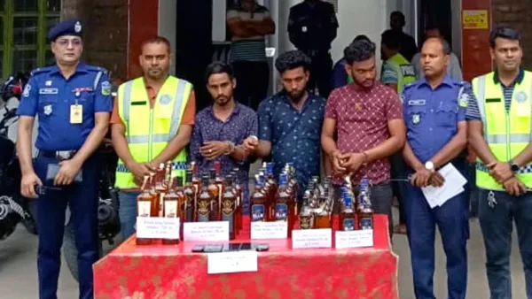 ত্রিশালে বাস থেকে ভারতীয় মদসহ আটক ৩