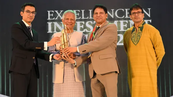 বিনিয়োগ সম্মেলনে ওয়ালটন পেল এক্সিলেন্স ইন ইনভেস্টমেন্ট অ্যাওয়ার্ড