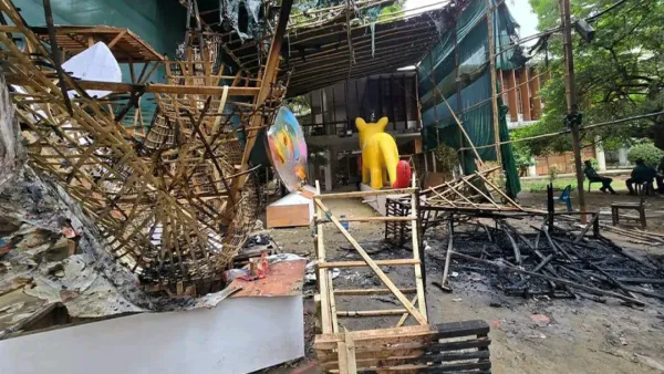 চারুকলায় আগুনে পুড়ল ‘ফ্যাসিবাদের মুখাকৃতি’, থানায় জিডি