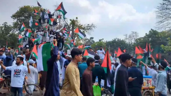 ফিলিস্তিনের পতাকায় ছেয়ে গেছে ঢাকা (ভিডিও)