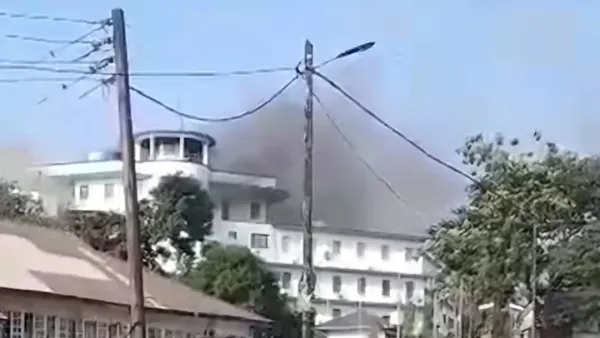 সিয়েরা লিওনে প্রেসিডেন্টের কার্যালয়ে আগুন