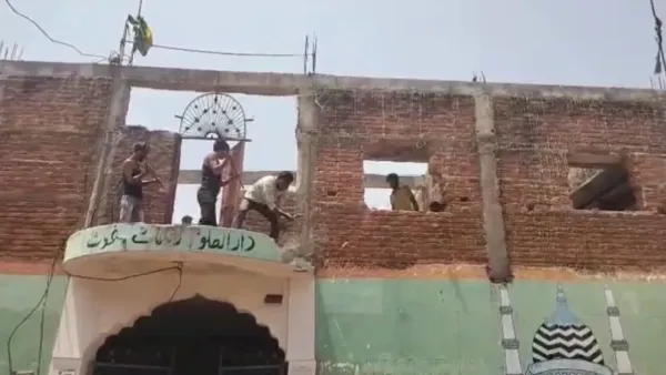 ওয়াকফ আইন পাসের পর ভারতে গুঁড়িয়ে দেওয়া হলো মাদ্রাসা