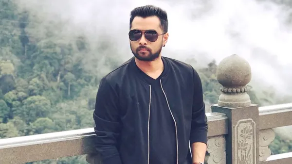 ফেসবুক লাইভে এসে যা বললেন হৃদয় খান