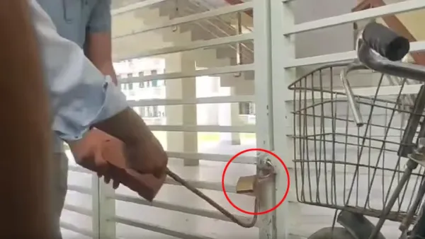 তালা ভেঙে কুয়েটের হলে ঢুকলেন শিক্ষার্থীরা 