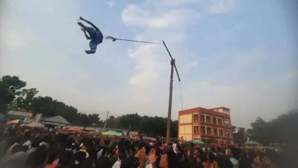 দুইশ’ বছরের ঐতিহ্য নাটোরের চড়ক মেলা