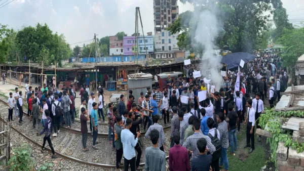 রাজশাহীতে ৬ দফা দাবিতে পলিটেকনিক শিক্ষার্থীদের রেলপথ অবরোধ  