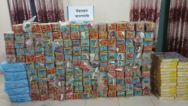 আখাউড়ায় ৯ হাজার প্যাকেট ভারতীয় আতশবাজি উদ্ধার