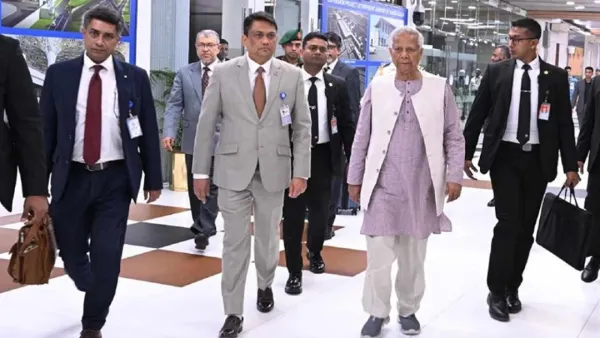 কাতারের উদ্দেশে ঢাকা ছাড়লেন প্রধান উপদেষ্টা