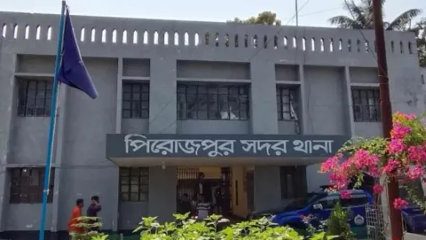 পিরোজপুরে টোল প্লাজায় ৫ লক্ষাধিক টাকার চিংড়িপোনা ছিনতাই 