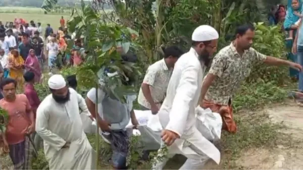 জঙ্গলের পাশে পাওয়া গেল গলাকাটা যুবকের লাশ 