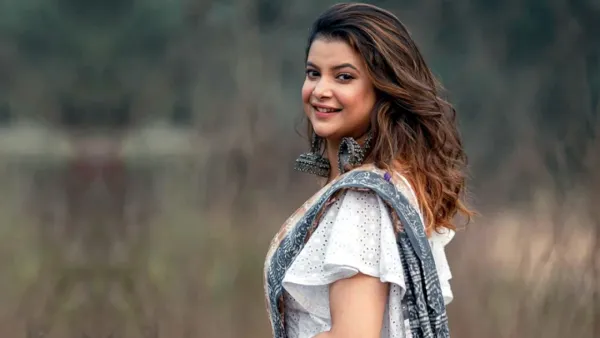 আমাকে খোলামেলা পোশাকে দেখার ইচ্ছা কেন, প্রশ্ন ফারিয়ার