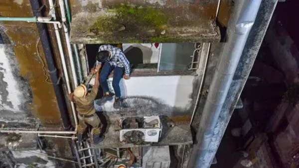 কলকাতায় আবাসিক হোটেলে আগুন, নিহত ১৪