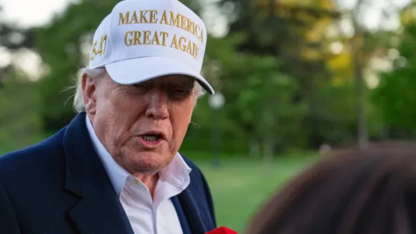 পরবর্তী পোপ হতে চান ডোনাল্ড ট্রাম্প!