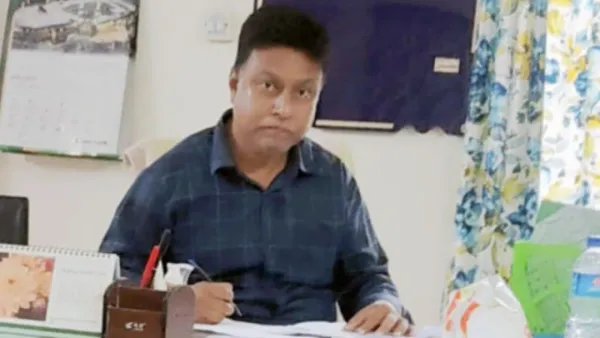 সাংবাদিকের হাঁটু ভেঙে দিতে চাওয়া সেই অধ্যক্ষকে কেন্দ্রসচিব থেকে অব্যাহতি