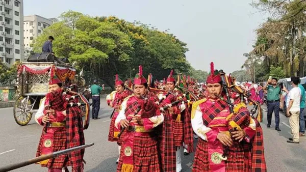 রাজধানীতে বাদ্যযন্ত্রের তালে বর্ণাঢ্য শোভাযাত্রা