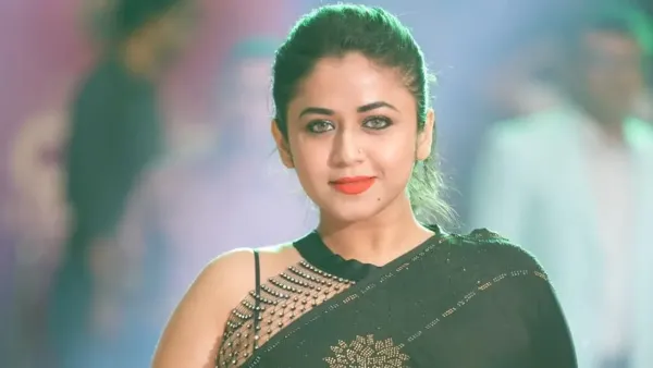 সুগার ড্যাডি ছাড়া এত টাকা কামানো সম্ভব না: ফারিয়া