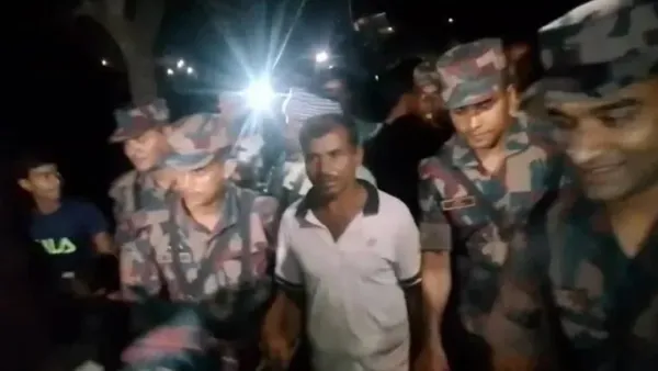 দুই দেশের নাগরিকদের ফেরত দিল বিজিবি-বিএসএফ