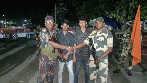 পতাকা বৈঠকের মাধ্যমে দুই বাংলাদেশিকে ফেরত আনল বিজিবি 