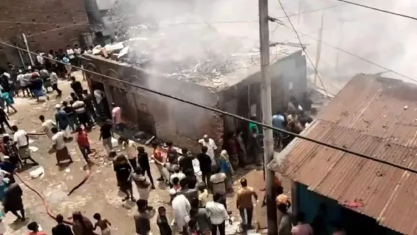 টঙ্গীতে পুড়েছে মার্কেটের দোকান, ক্ষতিগ্রস্ত স্কুল