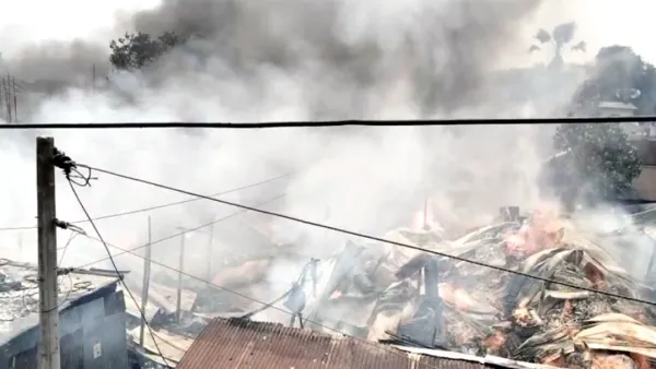 গাজীপুরে আগুনে পুড়ল ২০ ঝুটগুদাম ও সুতার কারখানা