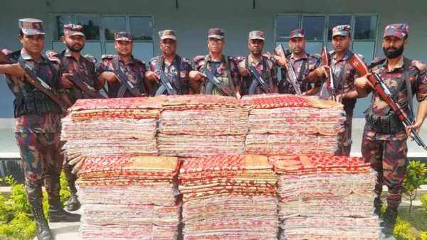 সুনামগঞ্জ সীমান্ত থেকে বিপুল পরিমানে ভারতীয় শাড়ি জব্দ