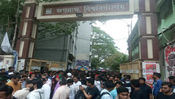 যমুনা অভিমুখে পদযাত্রা শুরু জবি শিক্ষার্থীদের