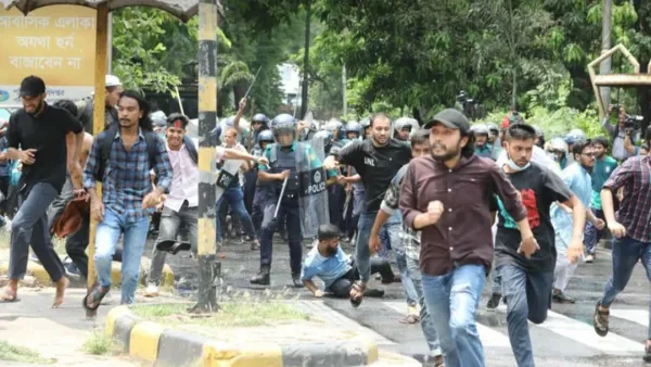 পুলিশের লাঠিপেটায় জগন্নাথের ৩৮ শিক্ষার্থী-সাংবাদিক আহত