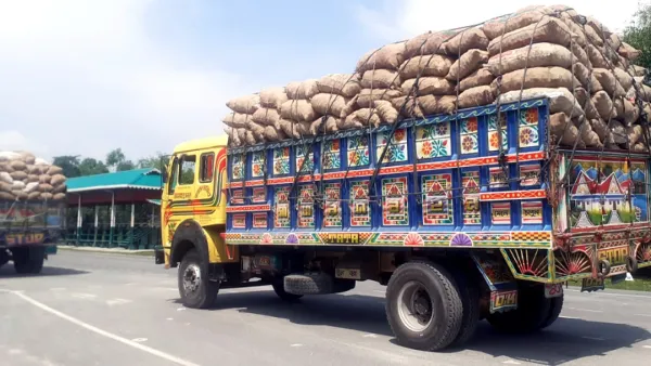 দুদিনে নেপাল গেল ১৩৪৪ মেট্রিক টন আলু