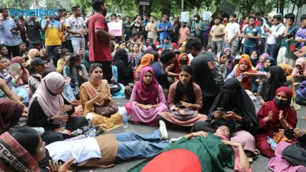 আজও কাকরাইলে জবি শিক্ষার্থীদের অবস্থান, যান চলাচল বন্ধ