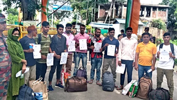 ভারত থেকে দেশে ফিরলেন ১১ বাংলাদেশি