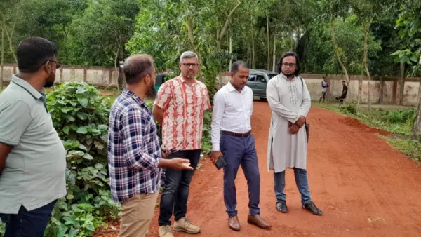 কমলগঞ্জে সড়ক মেরামতে ইটের গুড়া