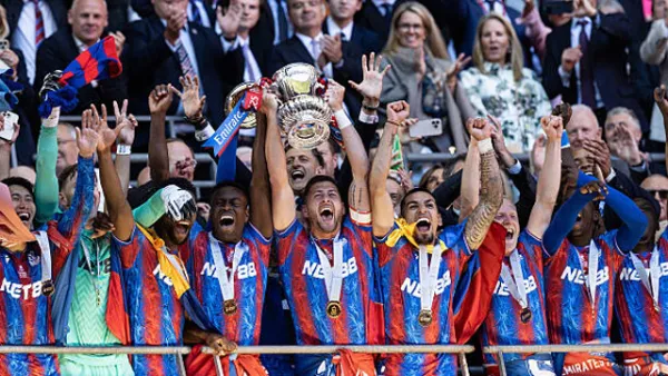 ম্যানসিটিকে হারিয়ে নিজেদের ইতিহাসে প্রথম শিরোপা ক্রিস্টালের