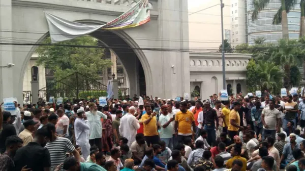 আন্দোলনে অচল নগরভবন