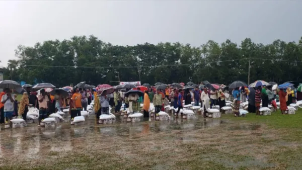 জীবননগরে দোস্ত এইডের ফুড প‍্যাকেট পেল ৫০০ অসহায় পরিবার