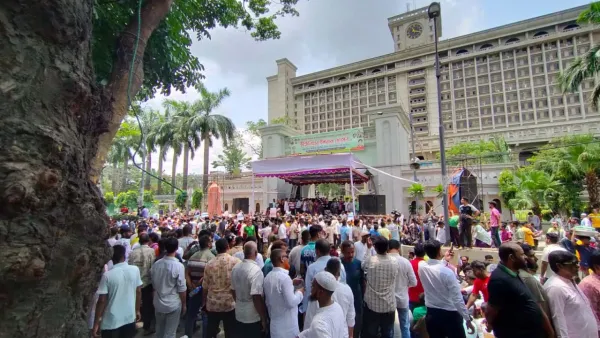 নগর ভবনের সামনে আজও ইশরাক সমর্থকদের অবস্থান