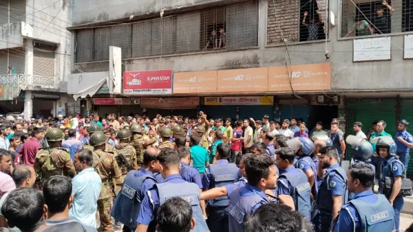 শ্রমিক অসন্তোষের জেরে টঙ্গীতে পোশাক কারখানা বন্ধ 