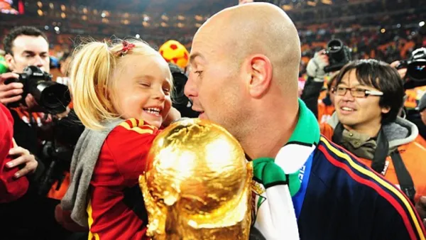 বিশ্বকাপ ও ইউরো জয়ী স্প্যানিশ গোলরক্ষকের অবসর